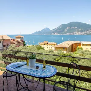 https://villa-diana-terrazza-sul-lago.hotelinveneto.com